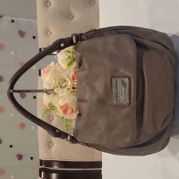 Marc Jacobs Handbags - Authentic Marc Jacobs shoulder bag
